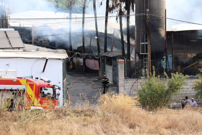 Un varn resulta afectado por un golpe de calor en el incendio de un corral de paja en Molvzar